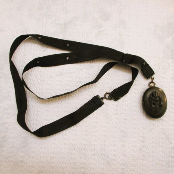 ANTIQUE Gutta Percha Locket Necklace with Photo ~ VICTORIAN Sailor Photo Locket - Picture 6 of 15